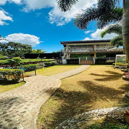 Oyo 1067 Villa Sofia At Silang Тагайтай Экстерьер фото