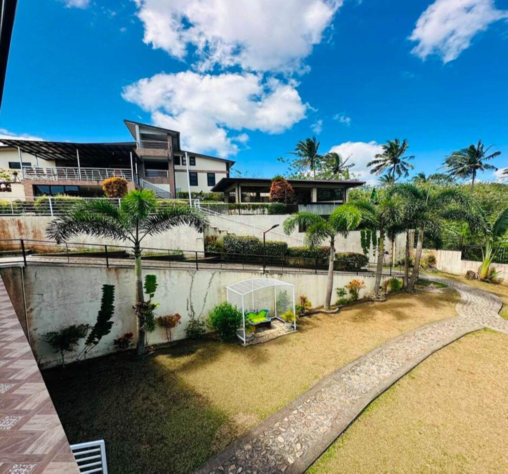 Oyo 1067 Villa Sofia At Silang Тагайтай Экстерьер фото