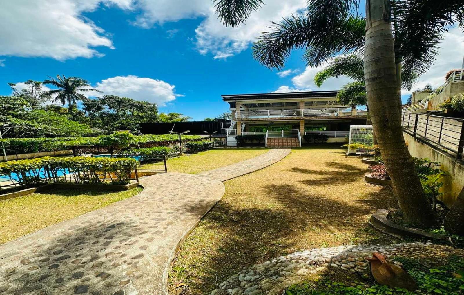 Oyo 1067 Villa Sofia At Silang Тагайтай Экстерьер фото